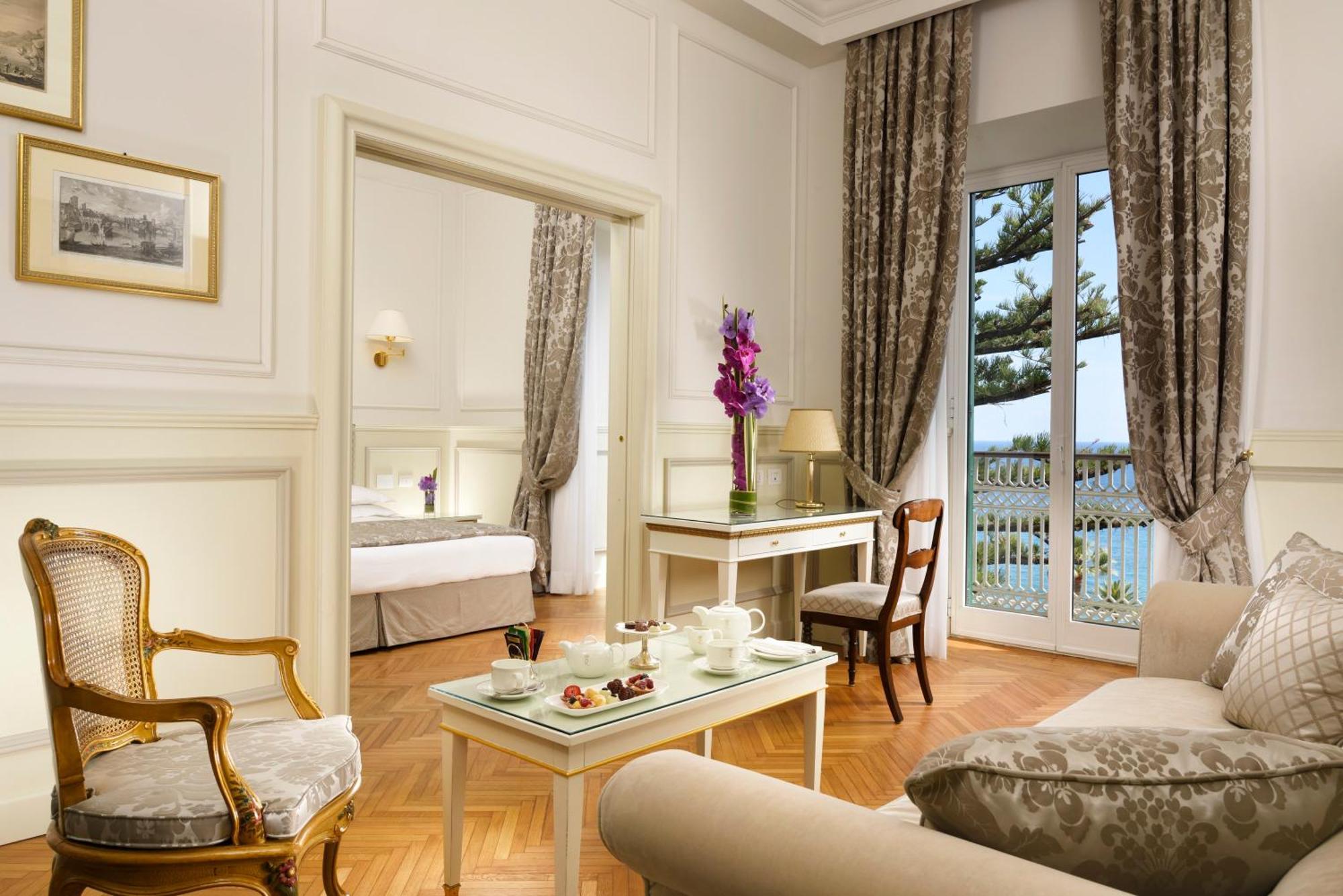 Royal Hotel Сан Ремо Екстериор снимка A suite at the Hotel Excelsior