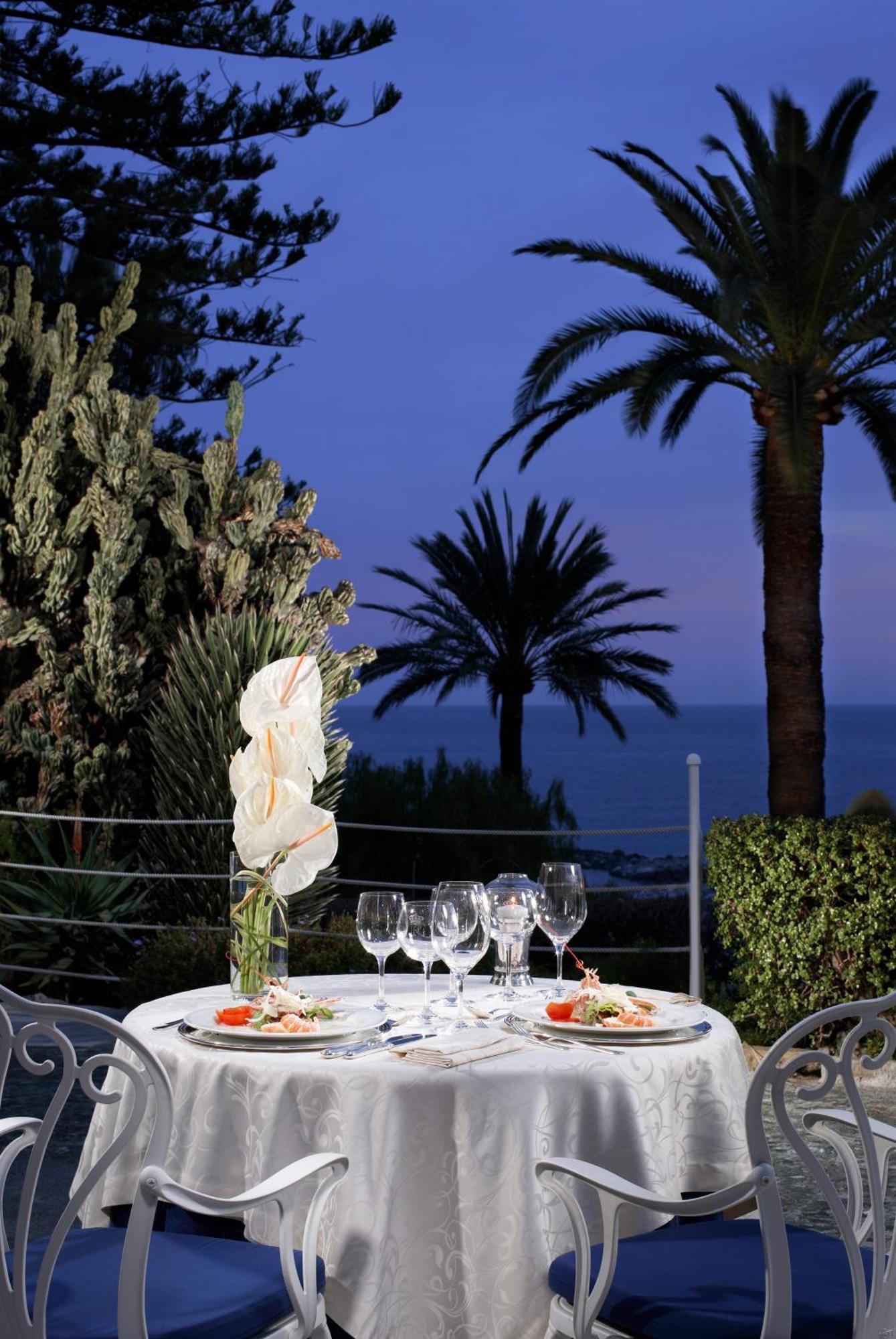 Royal Hotel Сан Ремо Ресторант снимка The hotel's terrace