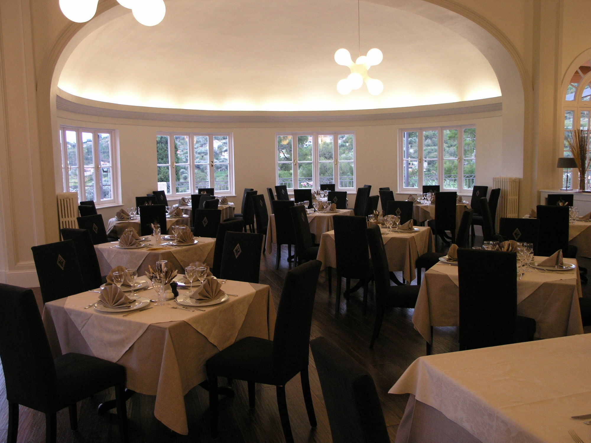 Royal Hotel Сан Ремо Екстериор снимка The restaurant's interior