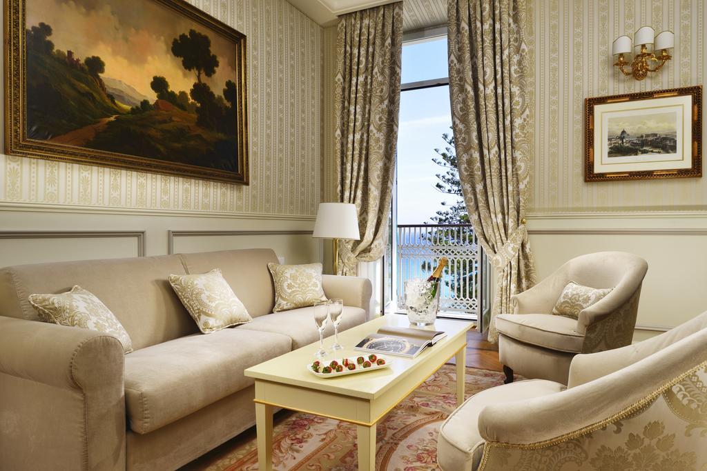 Royal Hotel Сан Ремо Екстериор снимка A living room